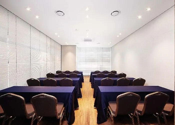 Citadines Connect Hari Отель