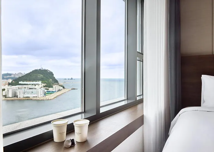 Citadines Connect Hari Отель