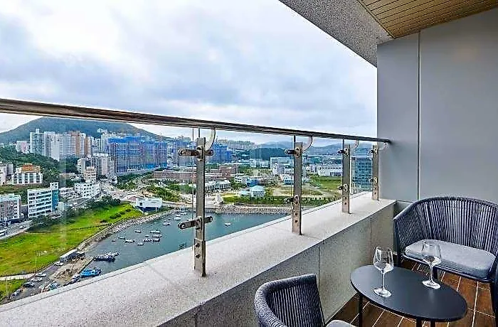 Citadines Connect Hari Отель 4*