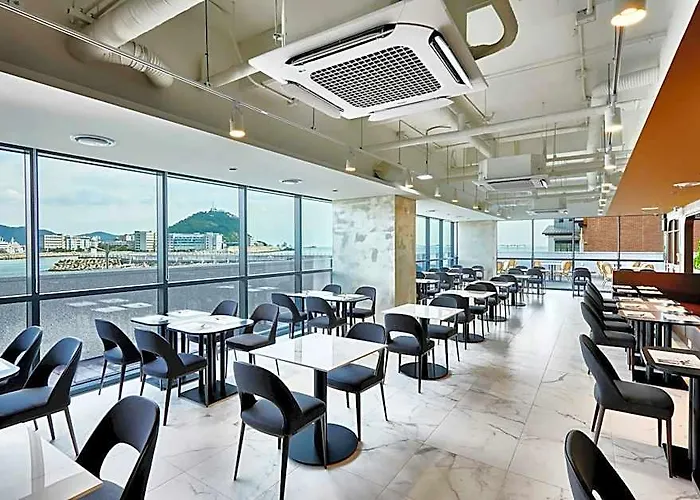 Citadines Connect Hari Пусан