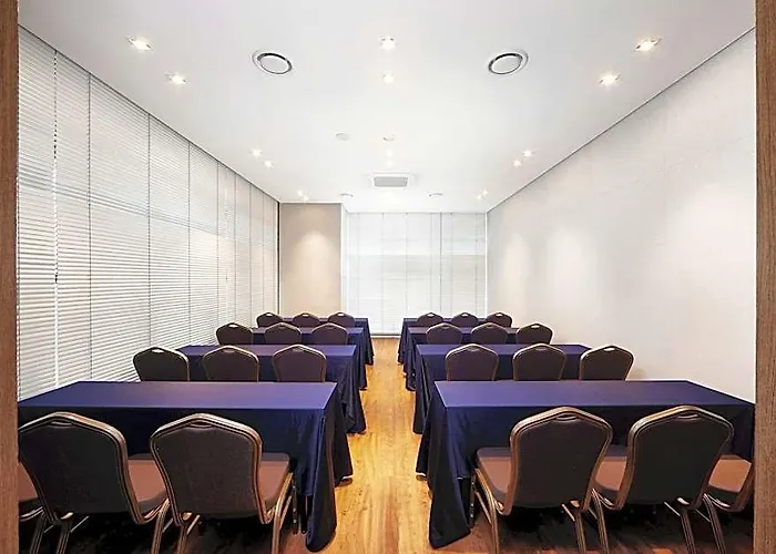 Citadines Connect Hari Отель