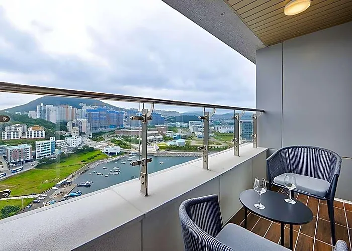 Отель Citadines Connect Hari 4*
