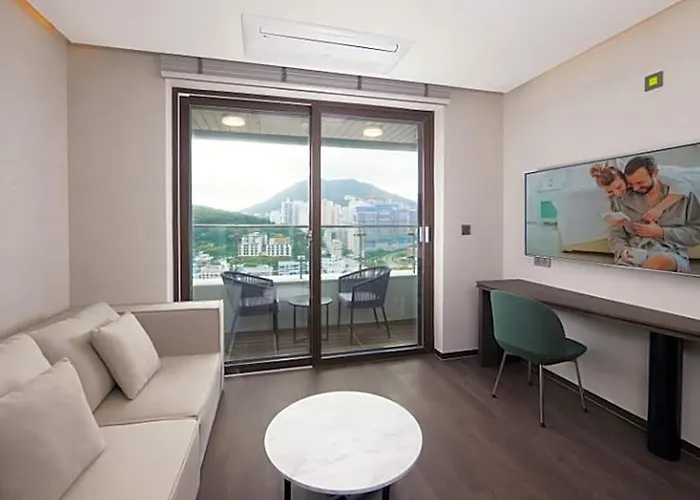 Citadines Connect Hari 4* Пусан